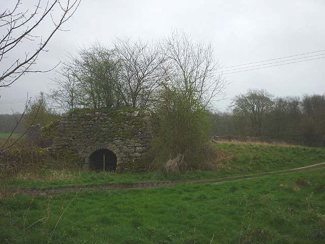 Disused lime kiln, Clawthorpe