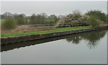 SE6214 : East side, New Junction Canal aqueduct by Christine Johnstone
