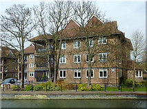 TL4659 : New riverside apartments in Cambridge by Roger  D Kidd