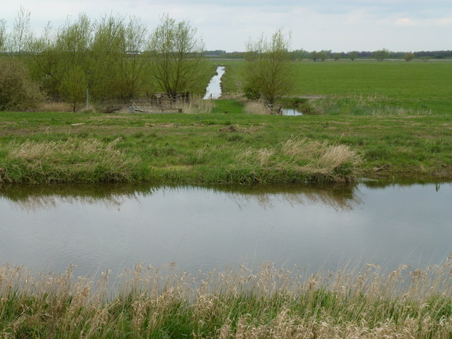 Dike on The Ouse Washes near Welches Dam