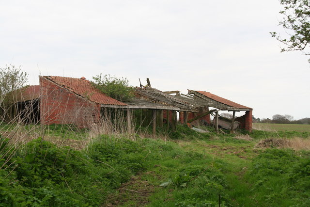 Derelict farm buildings by the bridleway to Hagwothingham