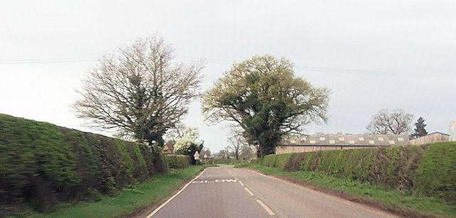 Approaching Woodend Farm