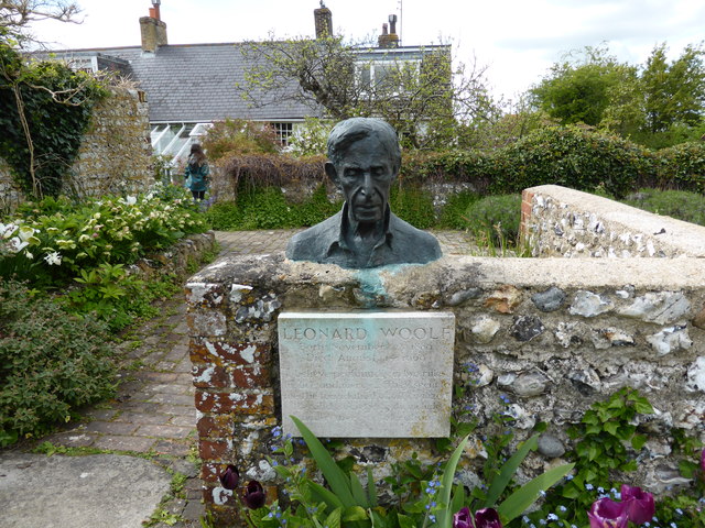 Bust of Leonard Woolf