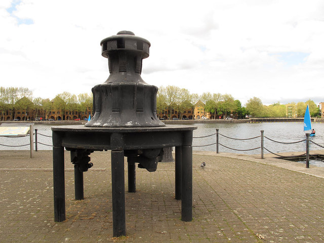 Disused capstan by Greenland Dock