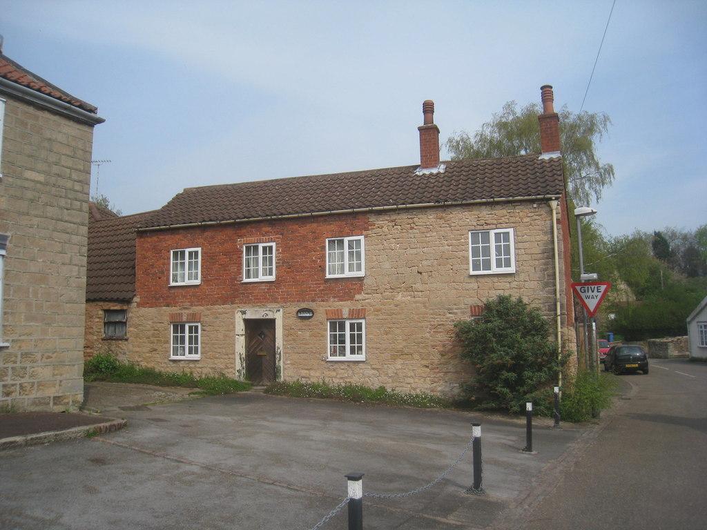 cottage-carlton-in-lindrick-jonathan-thacker-geograph-britain-and