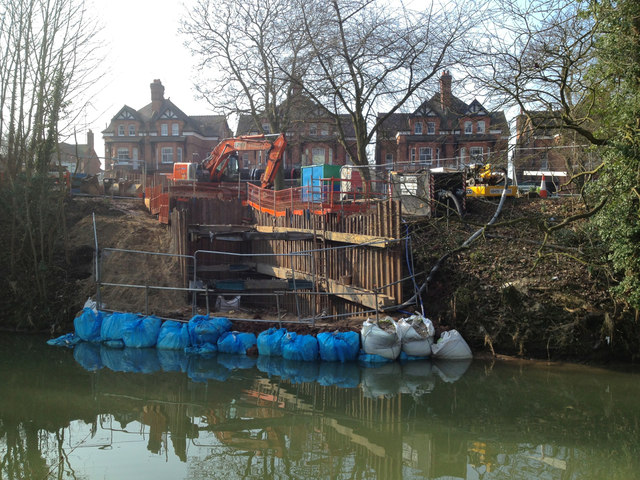 Constructing a surface water outfall to the River Leam, York Promenade, Leamington