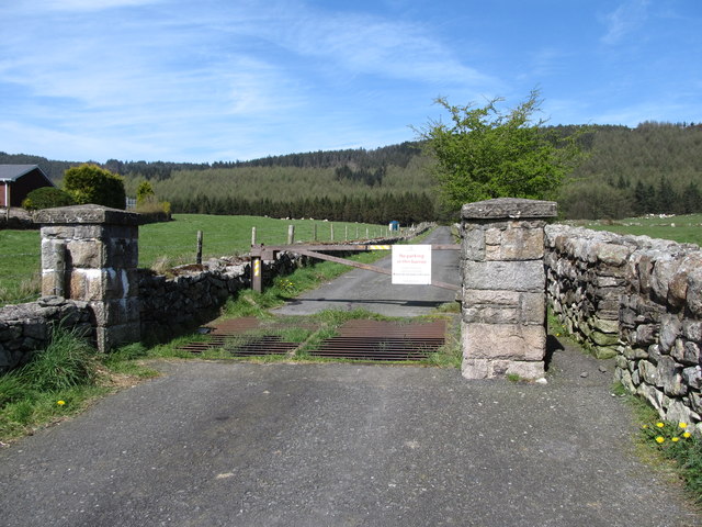Gate and cattle grid at the southern end of the Camlough Mountain Forest Road