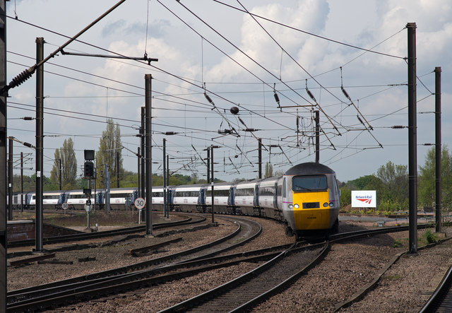 Southbound HST set approaching York station