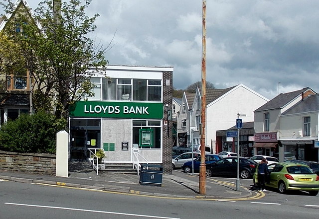 Uplands Swansea branch of Lloyds Bank Â© Jaggery cc-by-sa/2.0 :: Geograph Britain and Ireland