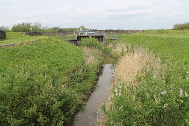Drain and sluice to the River Trent