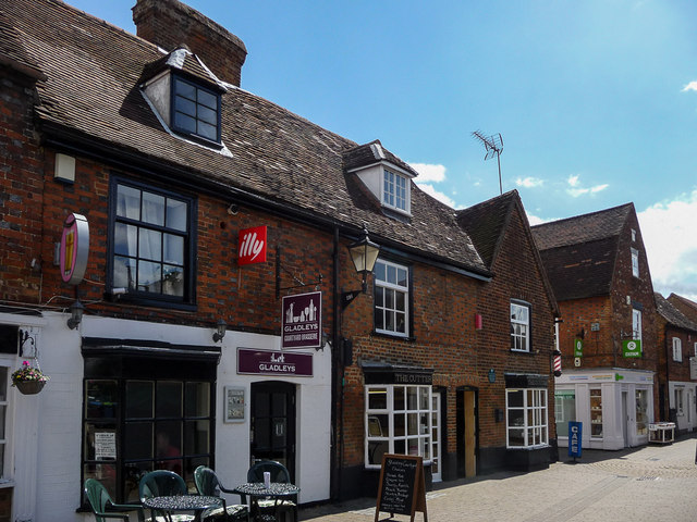 Middle Row, Stevenage Old Town,... © Christine Matthews cc-by-sa/2.0 ...