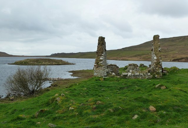 Finlaggan - Great Hall (ruin) and... © Rob Farrow cc-by-sa/2.0 ...