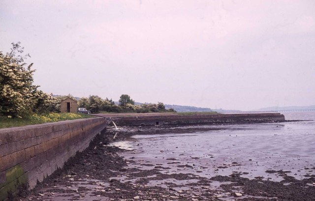 The pier was used to ship stone from Kingoodie quarry