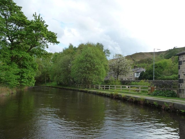 Rochdale Canal, above Bottomley Lock [No 33]