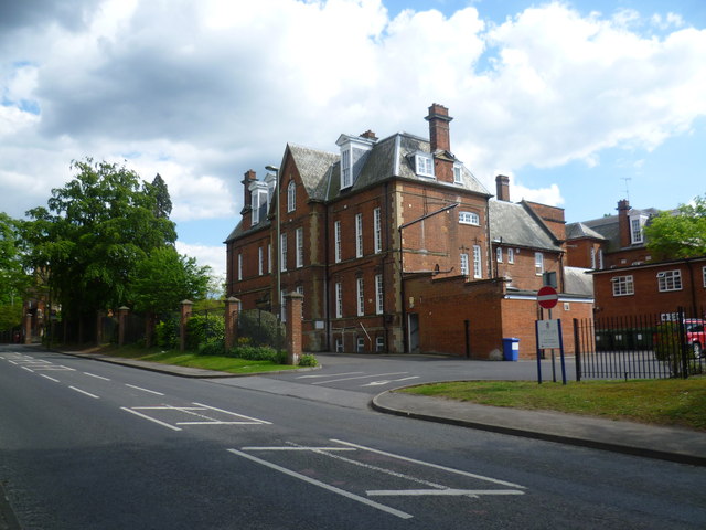 part-of-epsom-college-marathon-cc-by-sa-2-0-geograph-britain-and-ireland