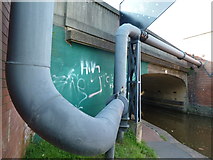 SO8555 : Worcester & Birmingham Canal - bridge No. 9 by Chris Allen