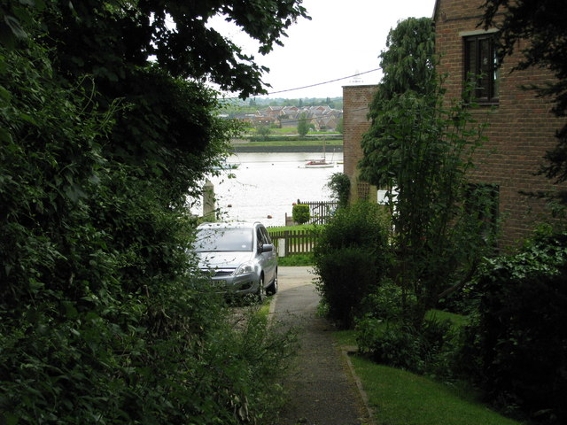 Emerging from the footpath downhill into Lower Upnor