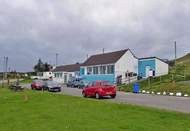 Cafe and shop in Struan © Richard Dorrell cc-by-sa/2.0 :: Geograph ...