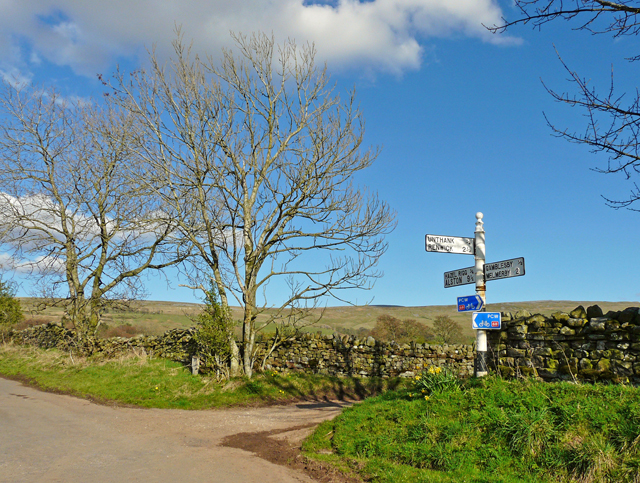 Signpost between Gamblesby and Unthank