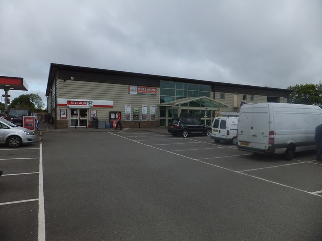 Mole Avon stores and Spar minimarket on... © David Smith :: Geograph ...