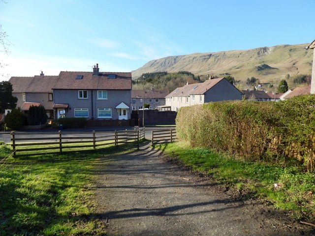 Path meeting Dumbrock Road © Lairich Rig cc-by-sa/2.0 :: Geograph ...