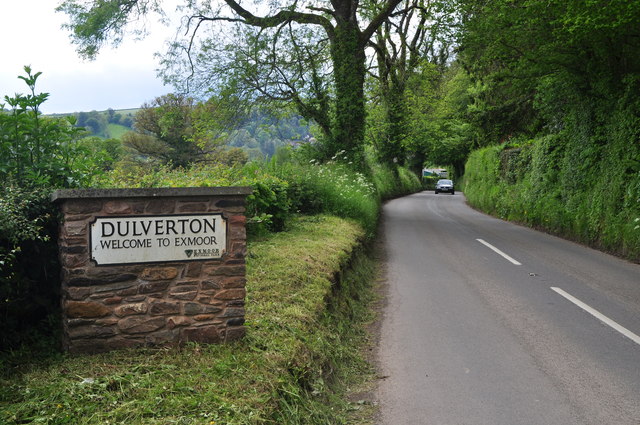 Dulverton : Jury Road B3222 © Lewis Clarke cc-by-sa/2.0 :: Geograph ...