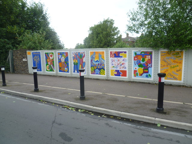 Paintings on a railway bridge © Marathon :: Geograph Britain and Ireland