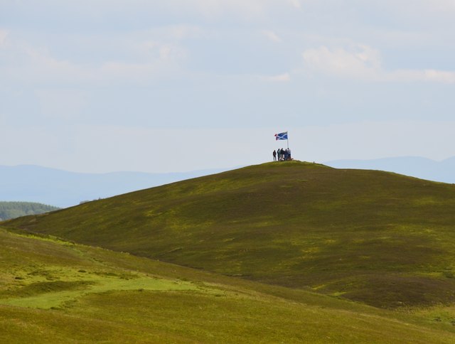 Raising the flag, Linglie Hill, Selkirk