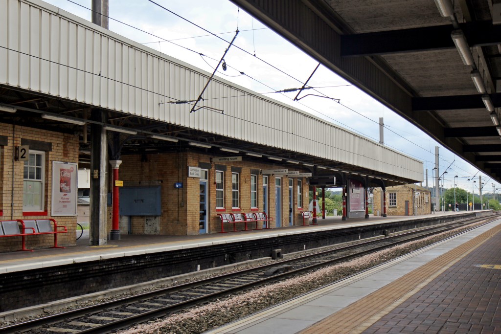 Platform 2, Warrington Bank Quay Railway... © El Pollock Cc-by-sa/2.0 ...