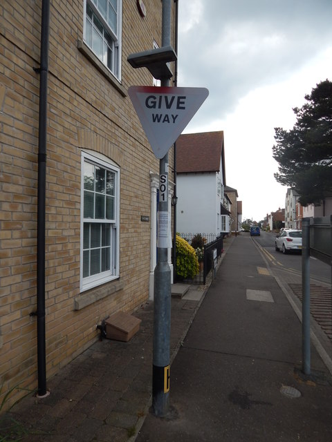 Give Way at the end of Marsh Crescent