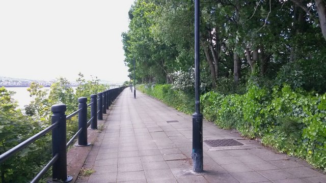 Footpath alongside the Tyne