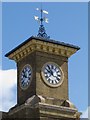 TQ3082 : Station clock, King's Cross by Jim Osley