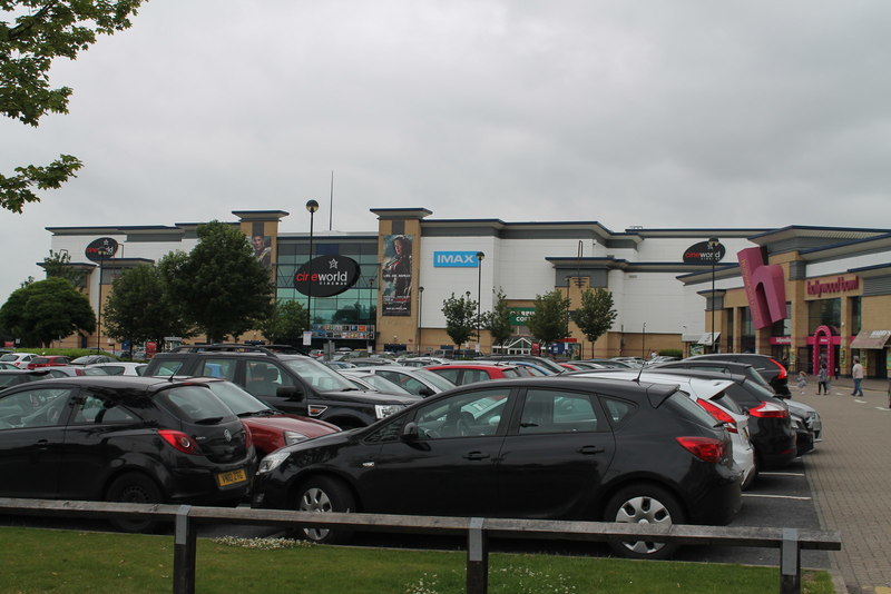 Cineworld at Sheffield Meadow Hall © J.Hannan-Briggs cc-by-sa/2.0