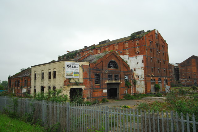 Old warehouses at Gloucester Quays © John Winder cc-by-sa/2.0 ...