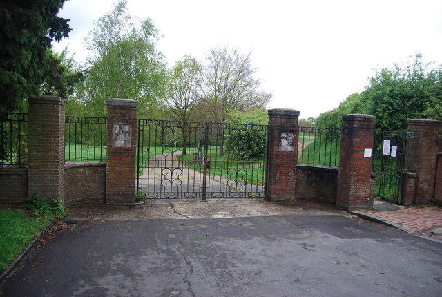 Entrance to Hilbert Recreation Ground