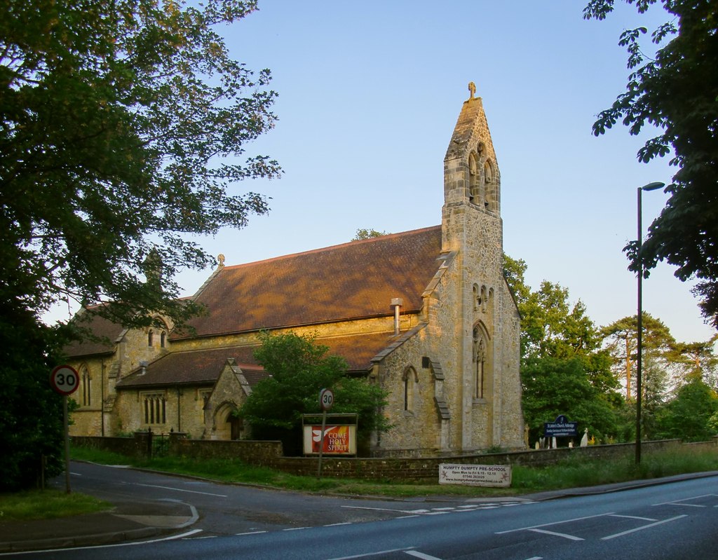 St John's, Felbridge © Stefan Czapski Cc-by-sa/2.0 :: Geograph Britain ...