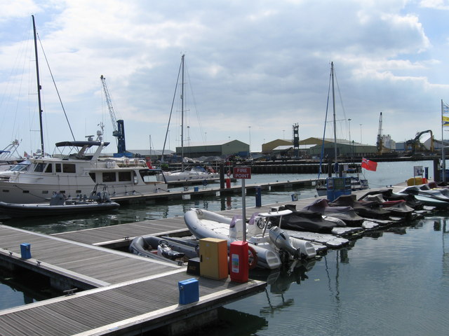 Poole Quay Marina © Alex McGregor cc-by-sa/2.0 :: Geograph Britain and ...