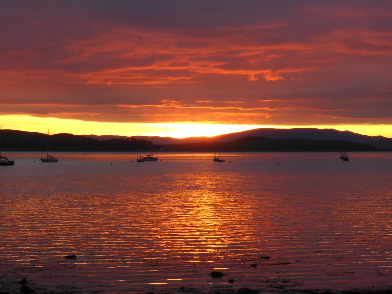 Sunset at Fairlie beach © Sally cc-by-sa/2.0 :: Geograph Britain and ...