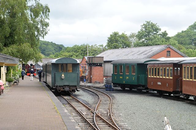 Llanfair Caereinion station © John Firth :: Geograph Britain and Ireland