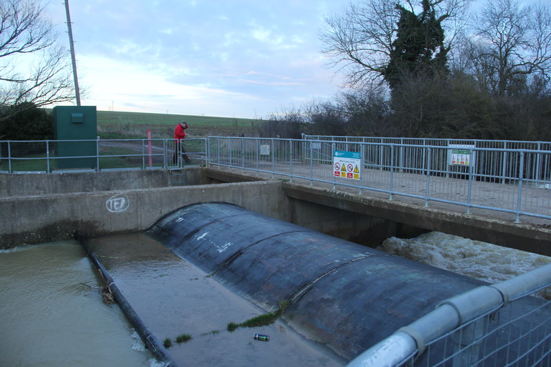 tinwell-gauging-station-on-the-river-phillip-gamble-cc-by-sa-2-0