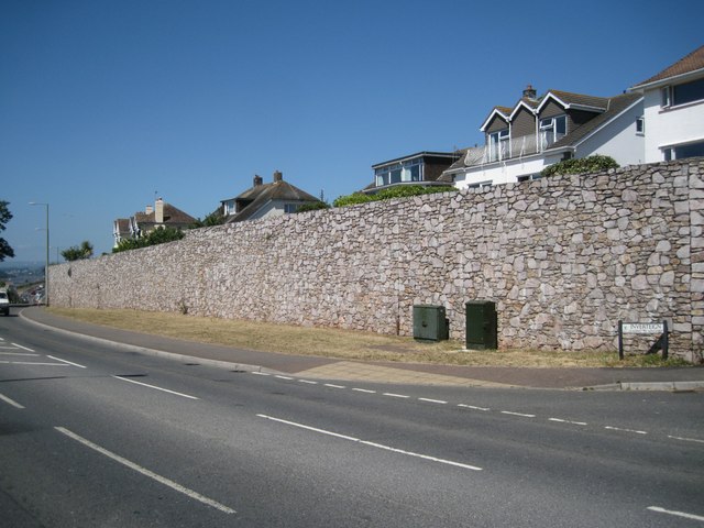 Retaining walls, Bishopsteignton Road near Inverteign, Teignmouth