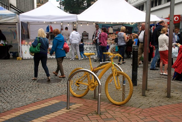 Yellow bikes promoting 'Le Grand Départ': Fargate