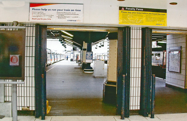 Waterloo Station, barriers at Platform 3/4