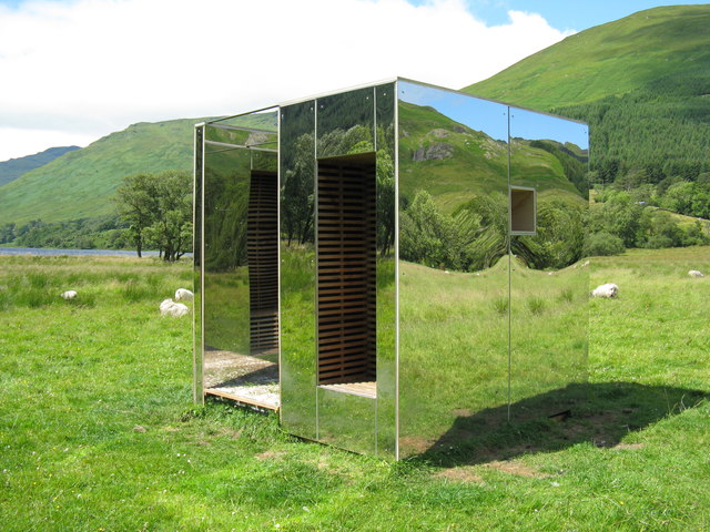 'Lookout' mirrored box
