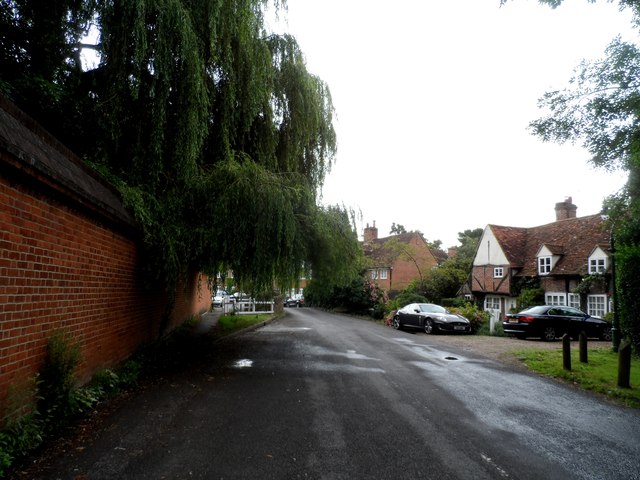 Entrance to Denham by Village Road