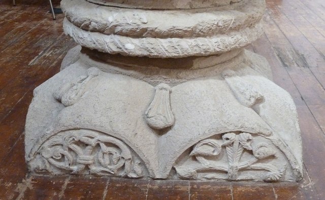 Aylesbury - St.Mary's - Norman font - Base