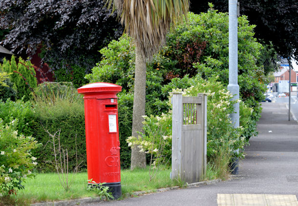 Pillar box BT20 519, Bangor (July 2014)