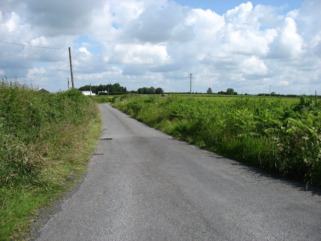 Minor road leading to Ballina