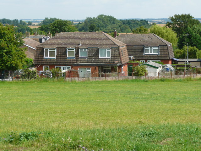 Houses with mansard roofs, Lower Stondon