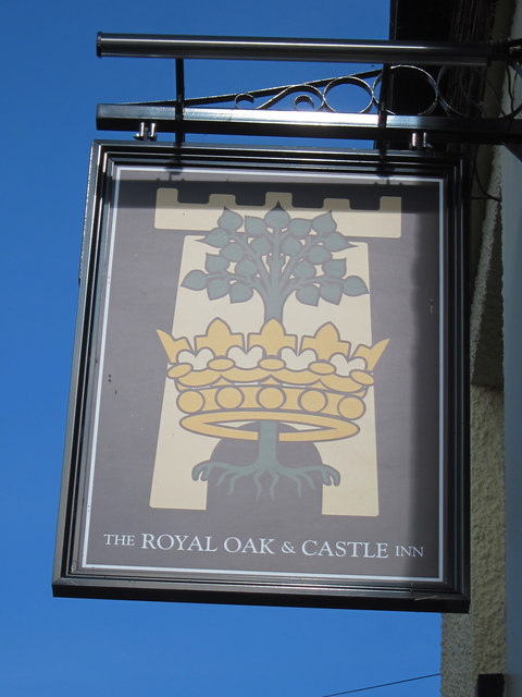 The Royal Oak & Castle Inn sign © Oast House Archive :: Geograph ...